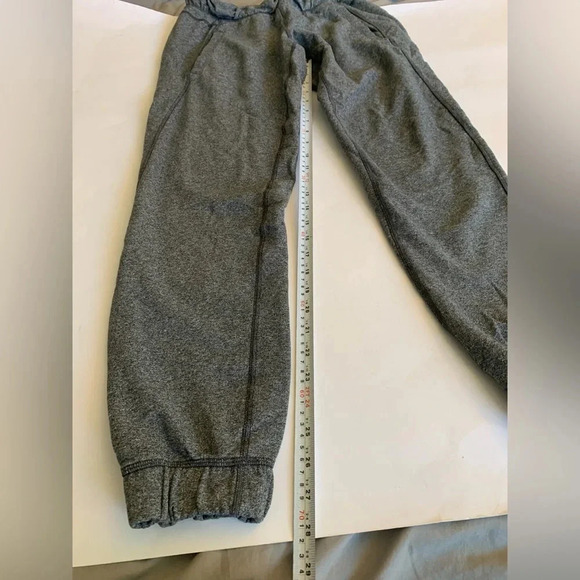 Lululemon Sattva Pant lI
Heathered grey.  Size 4 - Picture 16 of 16
